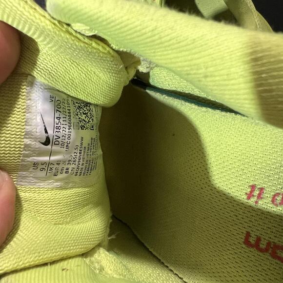 Nike Pegasus 40 Shoes Womens 9.5 Volt Running DV3854-700 Sneakers - Picture 10 of 10